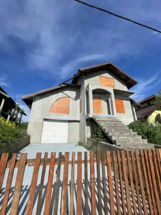 Casă la Roșu - 270 MP - Vedere Panoramică - Fălticeni 