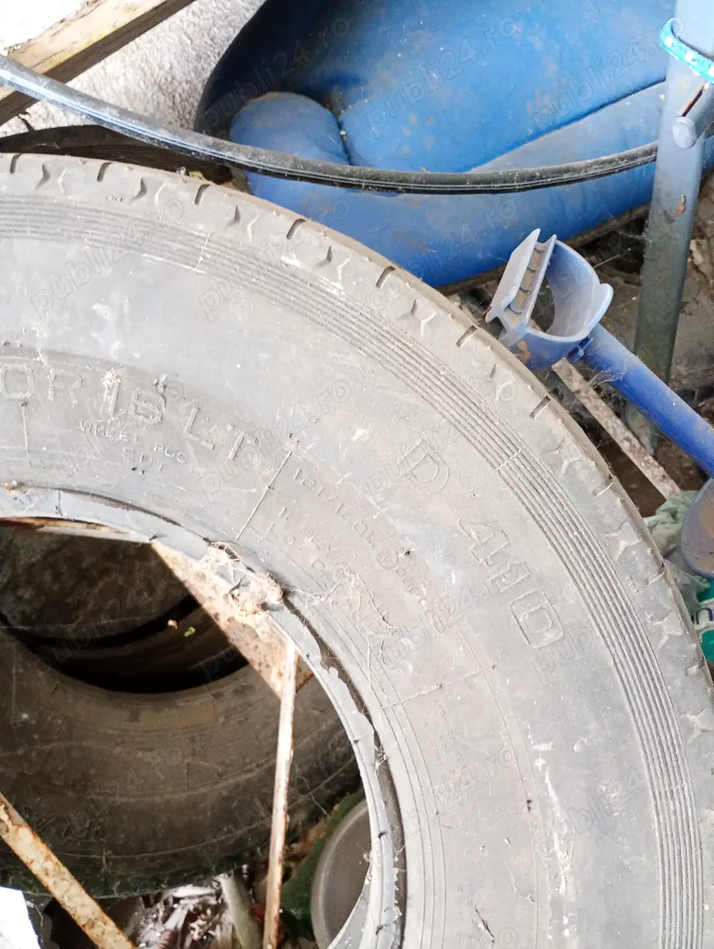 Cauciucuri 7.50R16 pentru TV, Rocar. produse de Victoria in Julie 2008. Cauciucurile sunt nefolosite