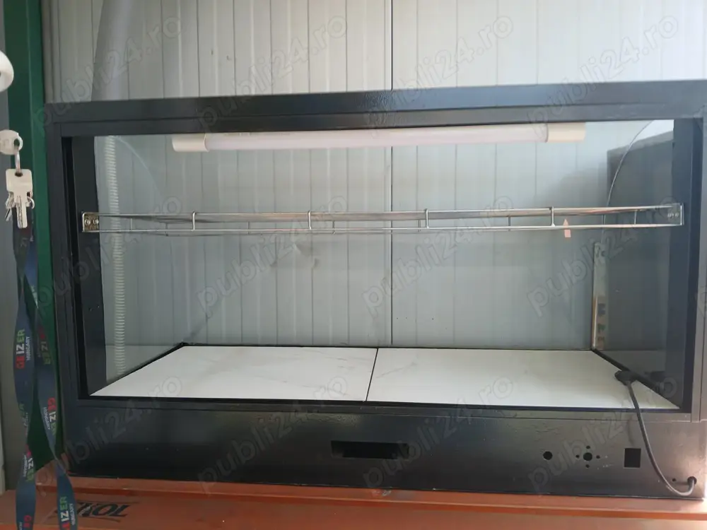 Vand Vitrina rece calda da banc