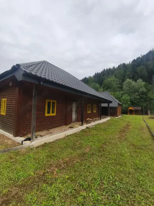 Casa de vacanta , zona Soarecului , Marginea