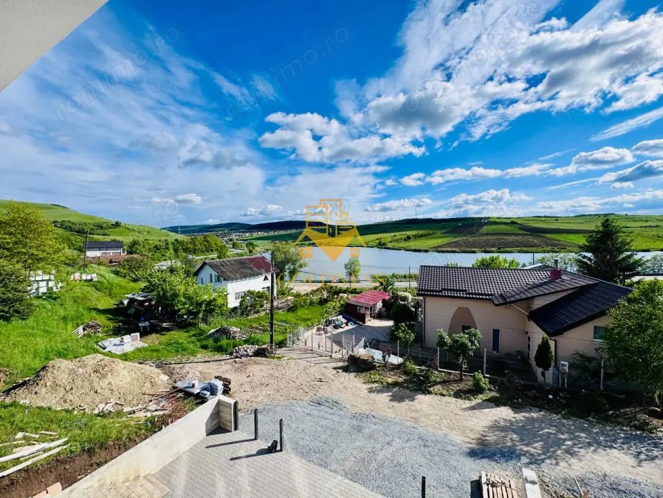 Casă tip duplex de vânzare, 4 camere, suprafață teren 200 mp, Chinteni