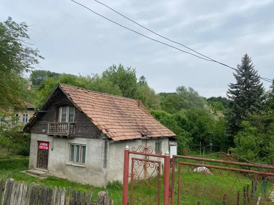 Casa bătrînească + Teren 1190 mp Casa bătrînească + Teren 1190 mp