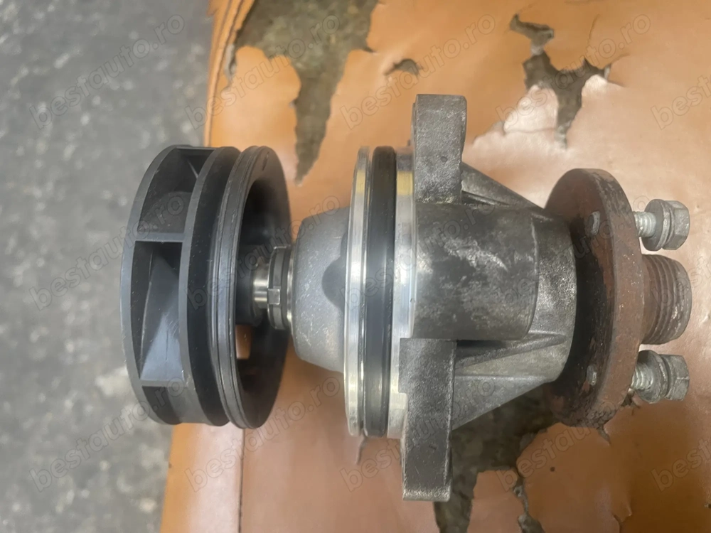 Pompă apă bmw e 60 2.5  i an 2005
