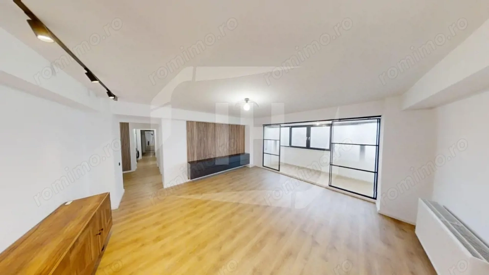 Apartament 4 camere, decomandat, garaj, cartier Zorilor