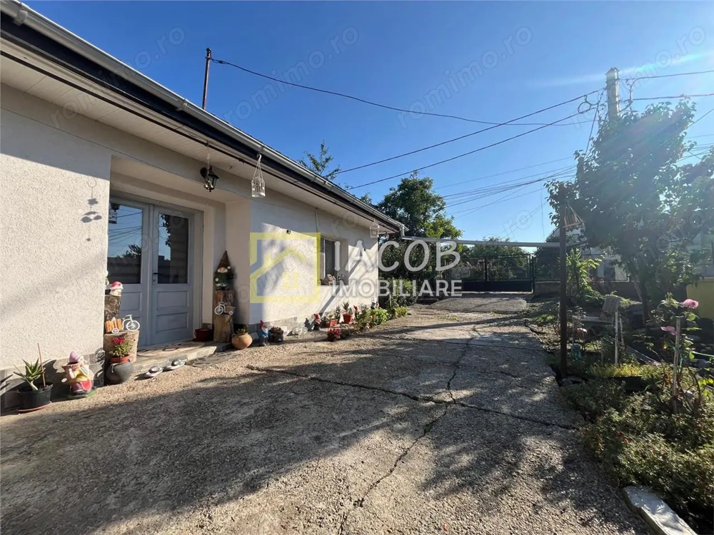 Casa pe parter cu 1010 mp teren, magazie, beci, strada Bucegi, Bacau