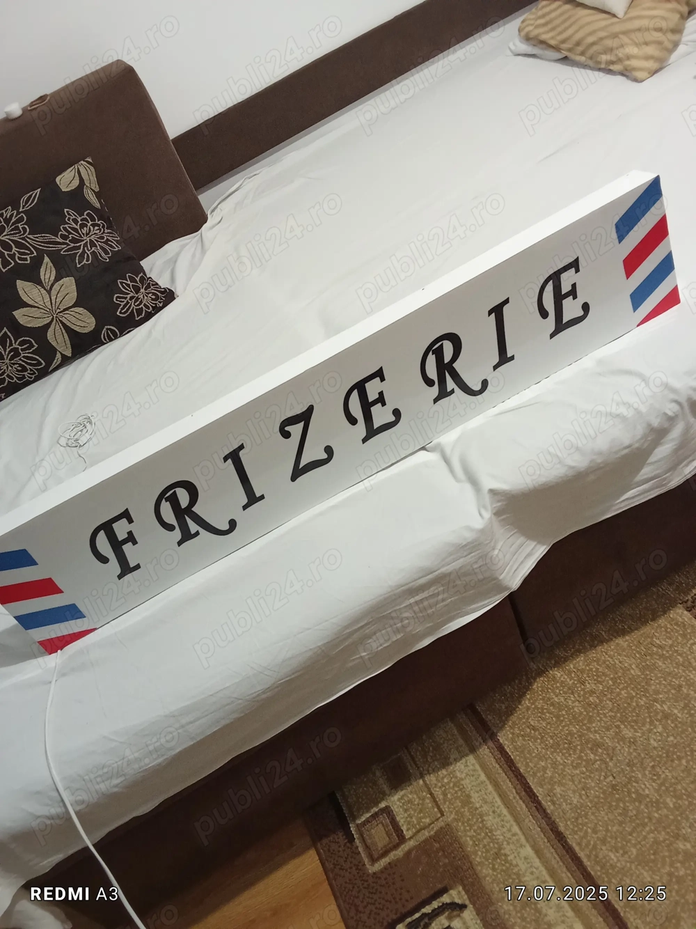 Firma luminoasa "Frizerie" Firma luminoasa "Frizerie"