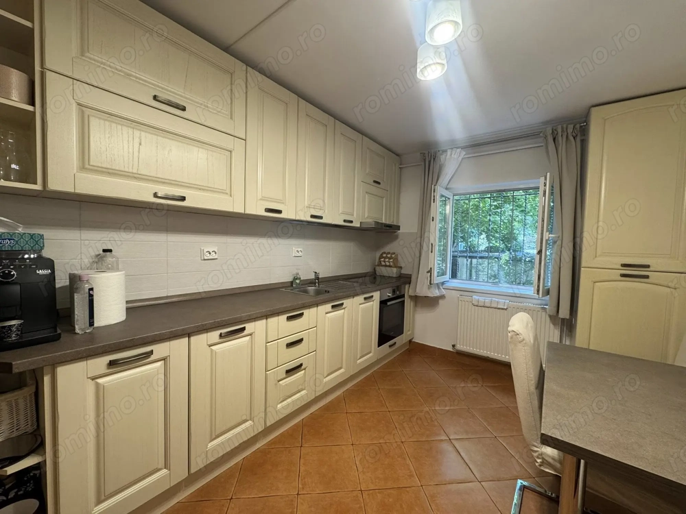 Apartament 3 camere decomandat   Zona Lipovei