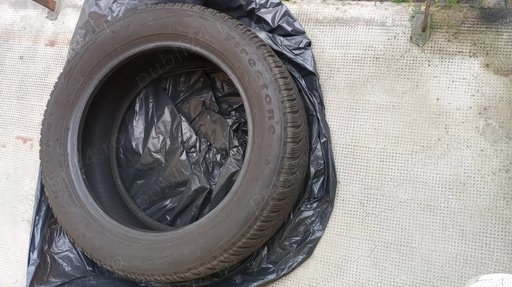 Vand set 4 anvelope de iarna Firestone WinterHawk 4 215/55R17 98V. Pret: 700 lei.