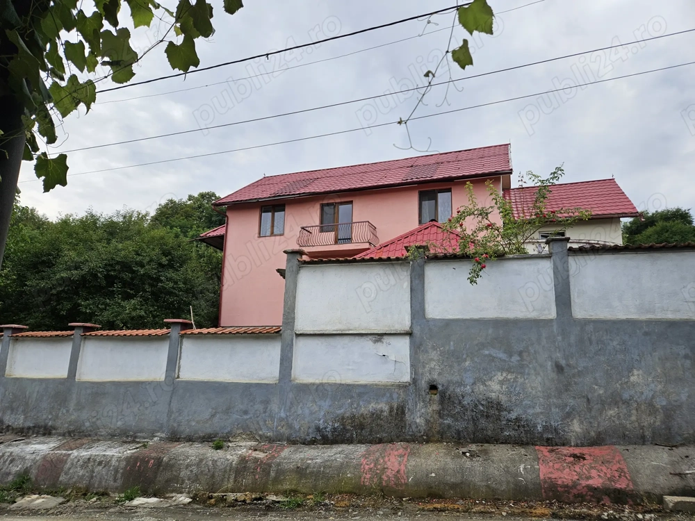 Ocazie de investitie!Casa de vanzare Grosi D+P+M 350 mp + teren 7 ari