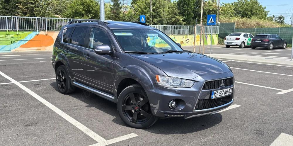 Mitsubishi outlender 2011 