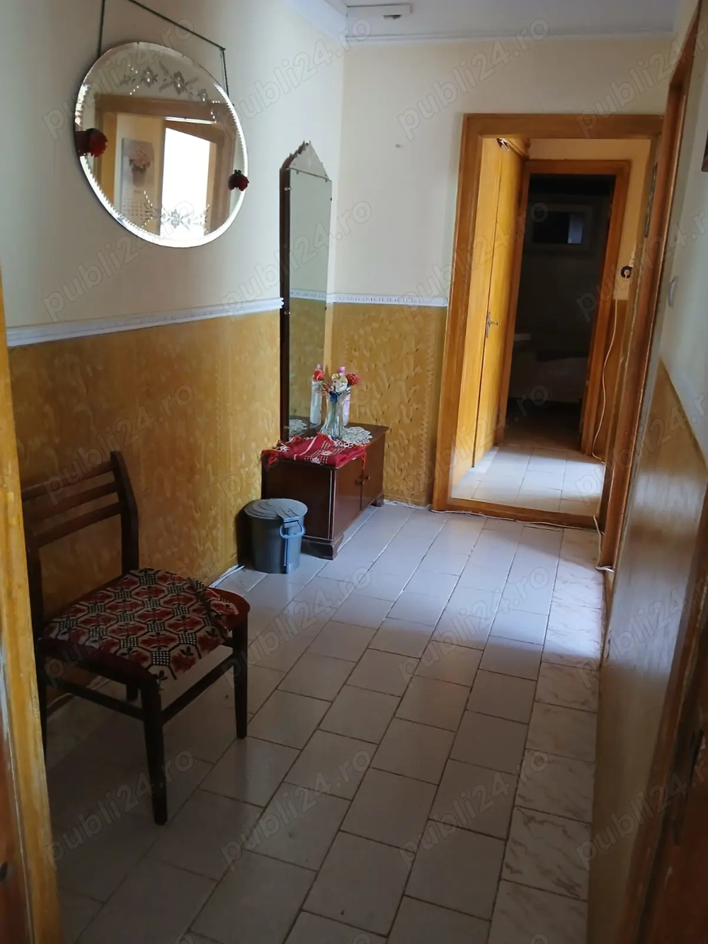 Vând apartament etaj 2  in cartier Micro 3