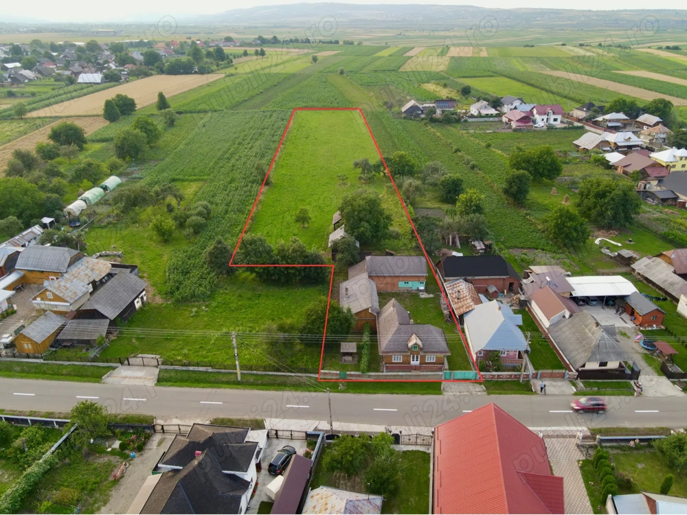 Gospodarie de vanzare in Valea Moldovei, judetul Suceava