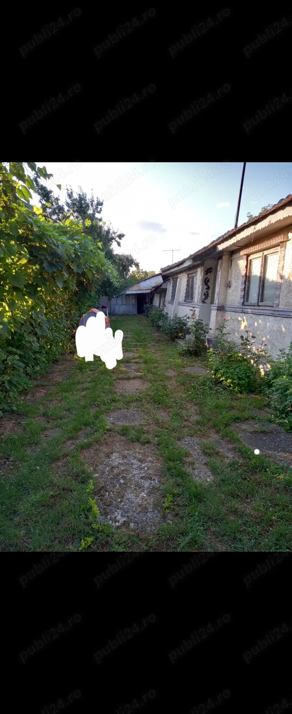 VAND teren intravilan comuna  OLARI, PRAHOVAcu casa batraneasca nelocuibila 