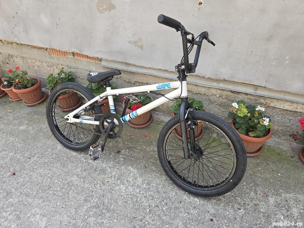 Vând Bmx. 