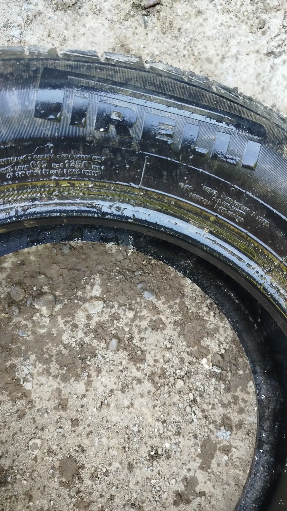 Vând patru anvelope Pirelli 195 65 15