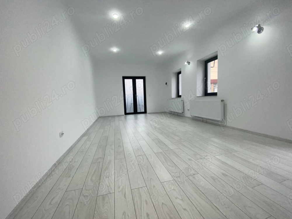 Vand Spatiu Comercial