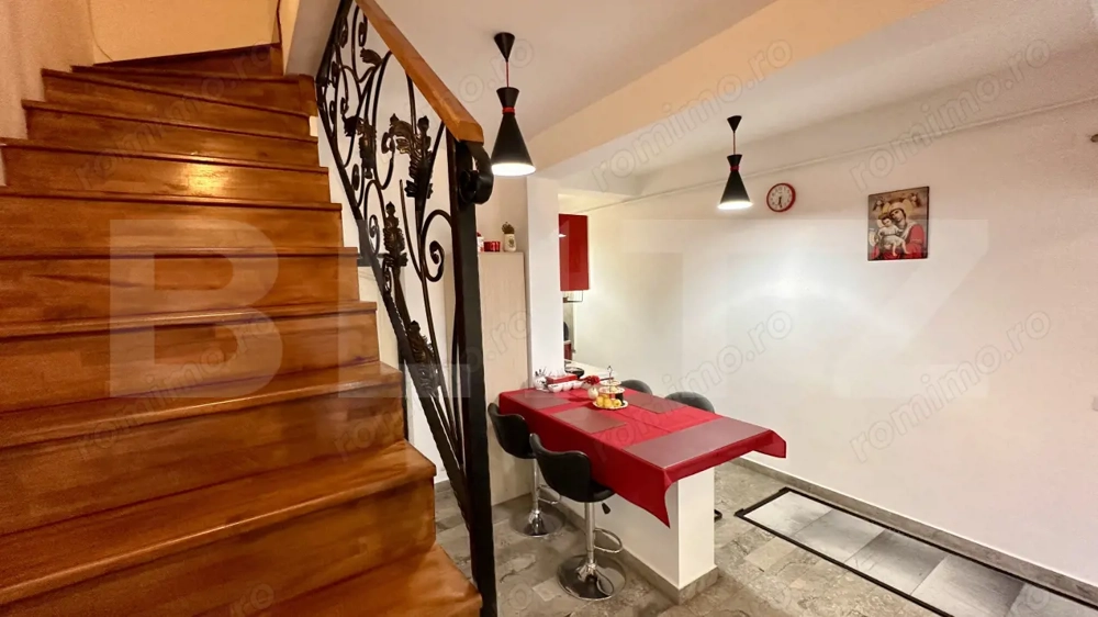 Apartament cu 3 camere și 2 băi, curte comuna, centrală pe gaz, ultracentral