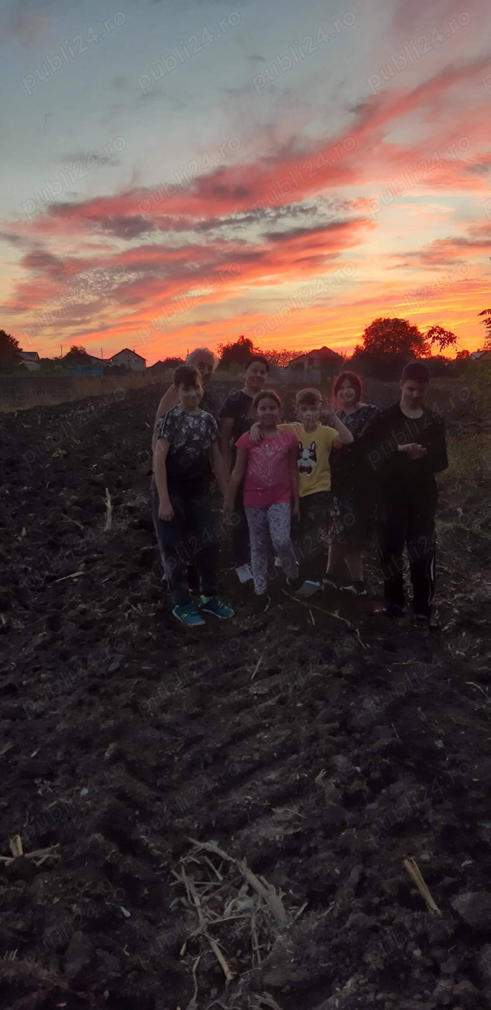 Urgent vânt teren+ casă 5100 m  Gostilele