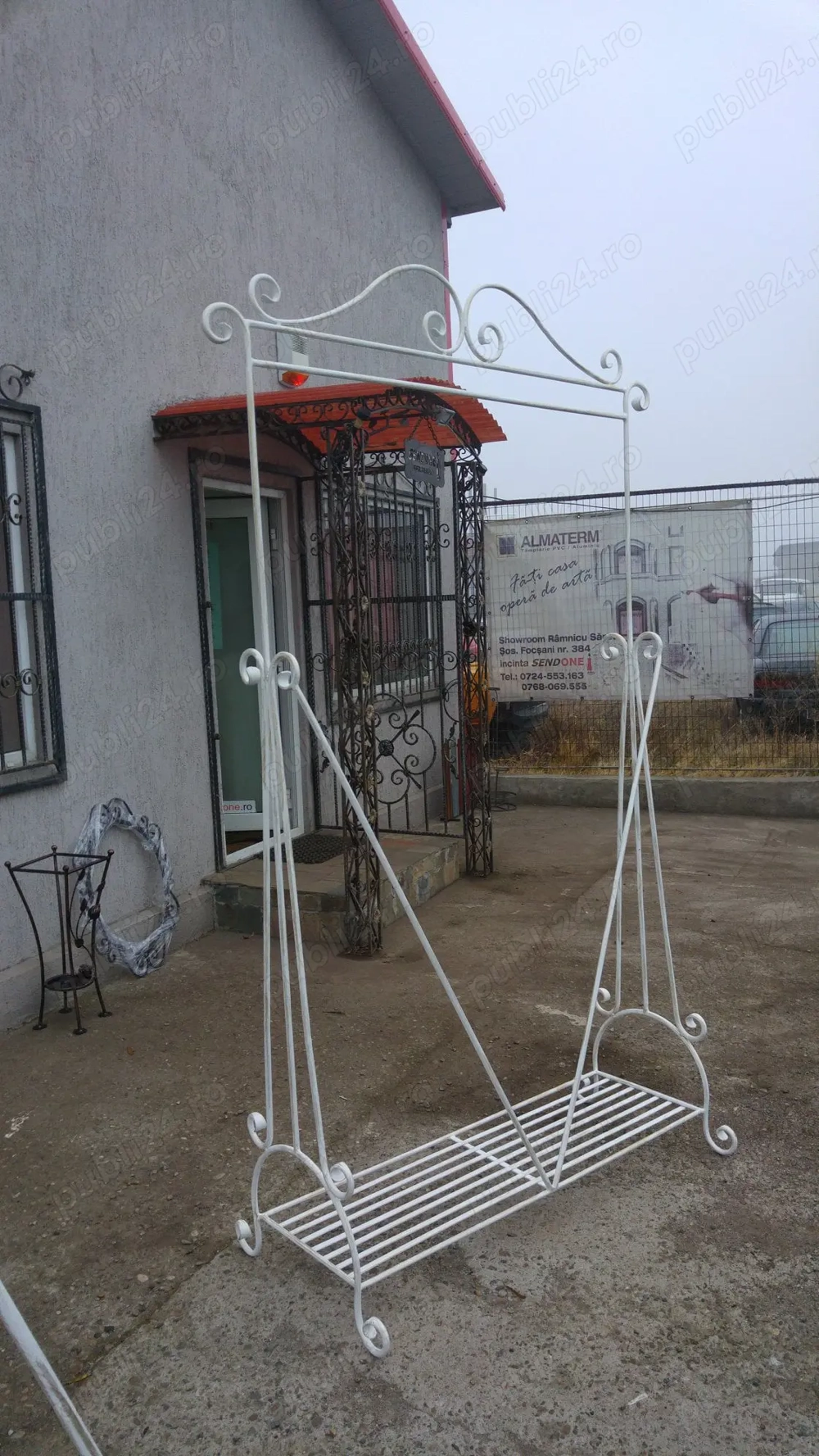 Stender haine-ultima bucata pe stoc