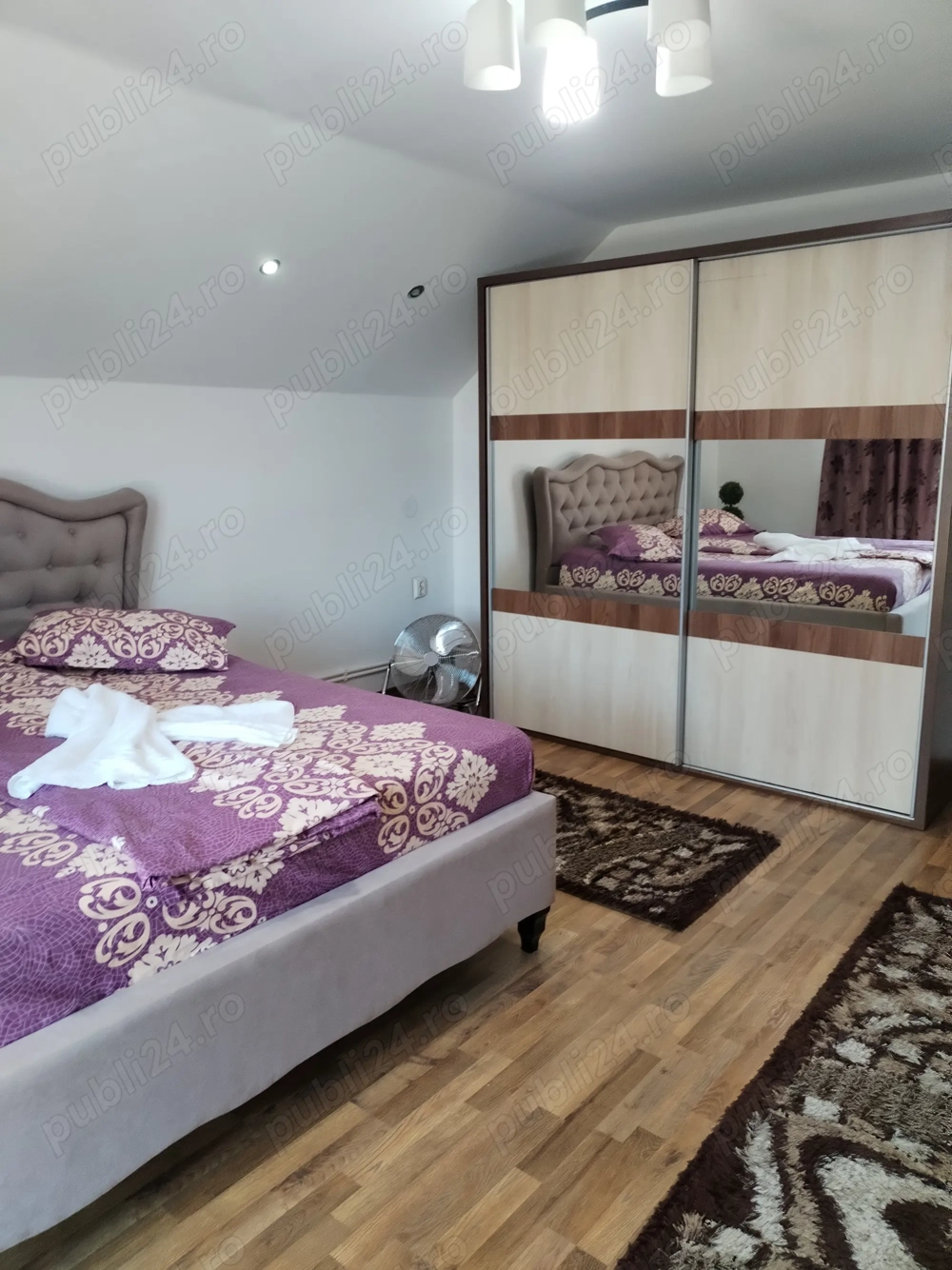 Închiriez apartament in vila