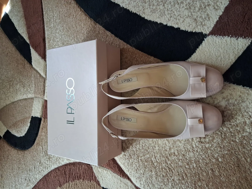 Vand 2 perechi de pantofi dama