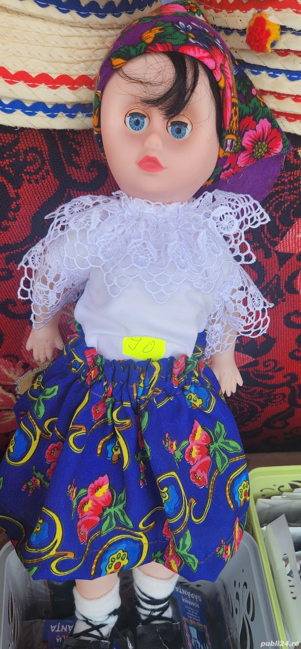 Păpuși imbracate traditional 