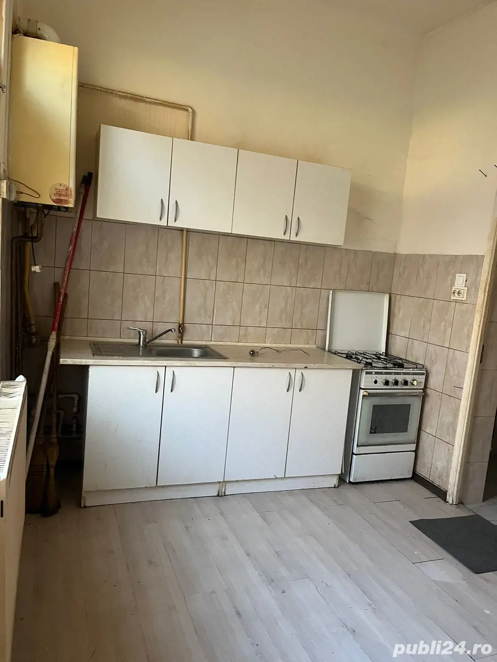 Apartament 3 camere  la curte pt muncitori
