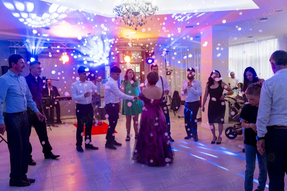 NUNTA Medias Matteo: lumini,ceata carbonica,masina de baloane cu fum etc.