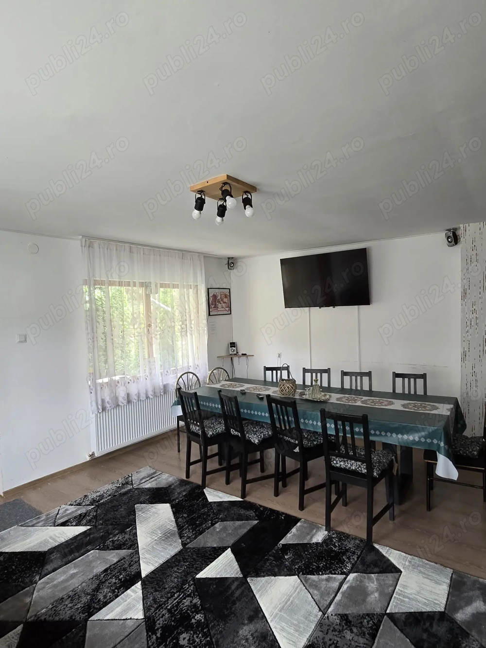 Închiriez cabana la Rastolita