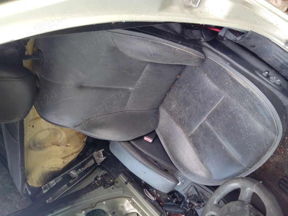 Vând caroserie completă Renault Laguna ,an 2005.Fără motor și cutie.Interior complet piele.