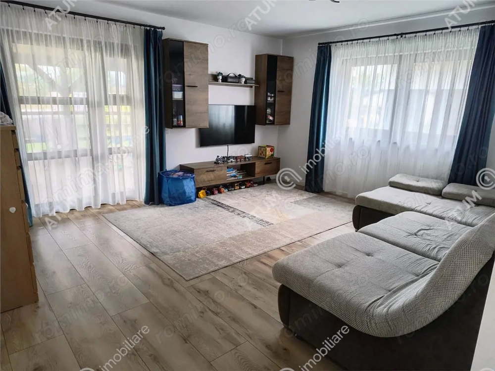 Casa individuala cu 4 camere terasa si teren 500 mp in Sura Mica Sibiu