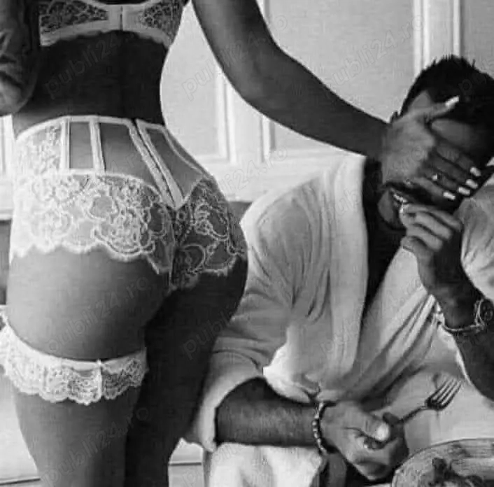 Tip discret caut cuplu