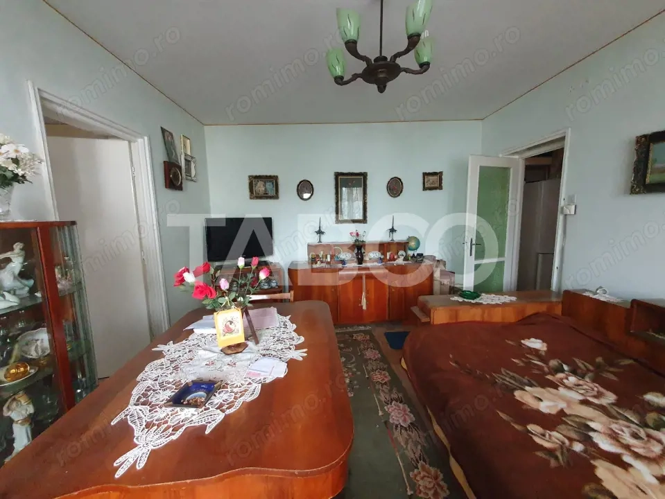 Apartament 2 camere semidecomandat etaj 1 zona Tudor Vladimirescu