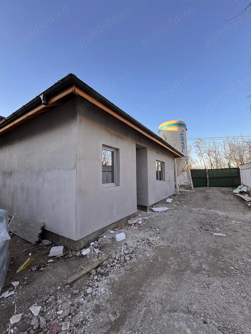 Ultima casă disponibilă pe parter   58 m  utili + pod, teren 150 m !