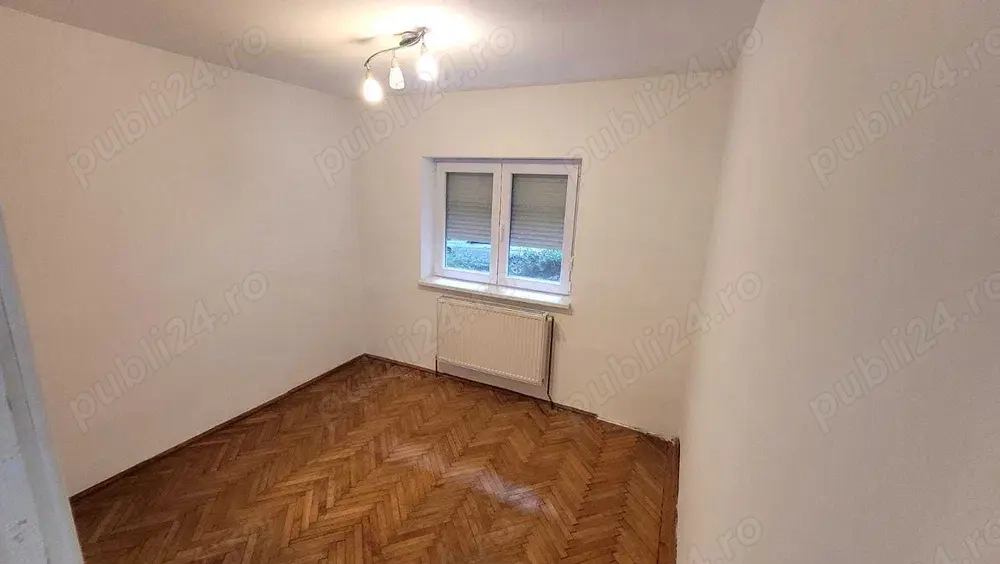 Apartament 3 camere decomandat | Zona Aradului