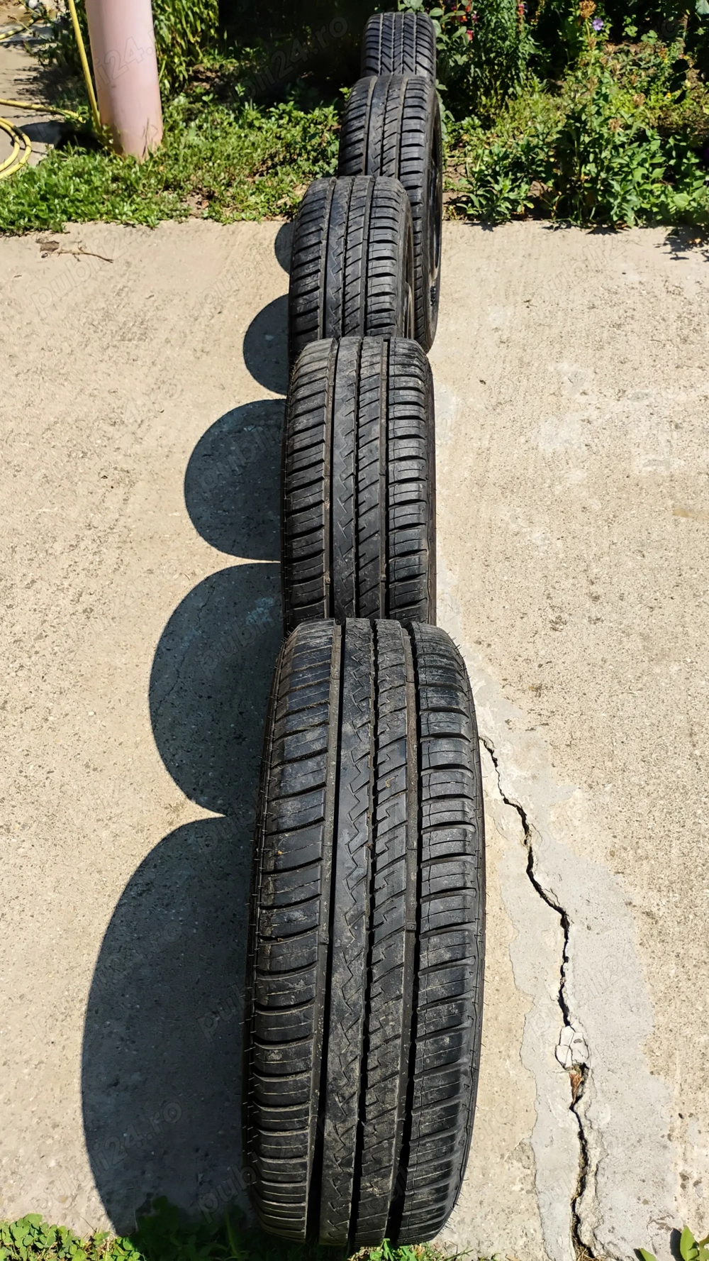 Vând anvelope auto.