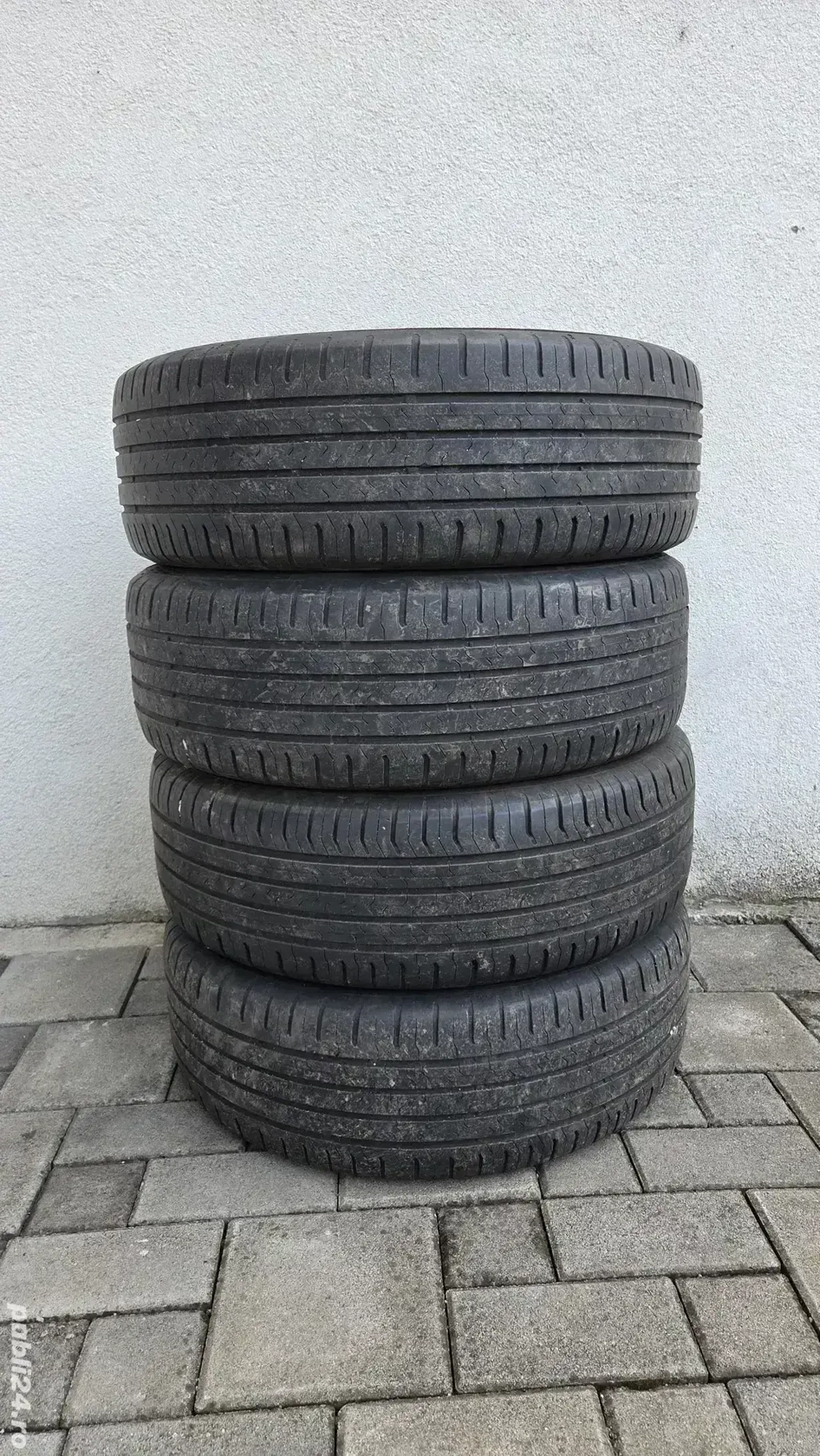 Vând cauciucuri vara Continental 205/60 R16