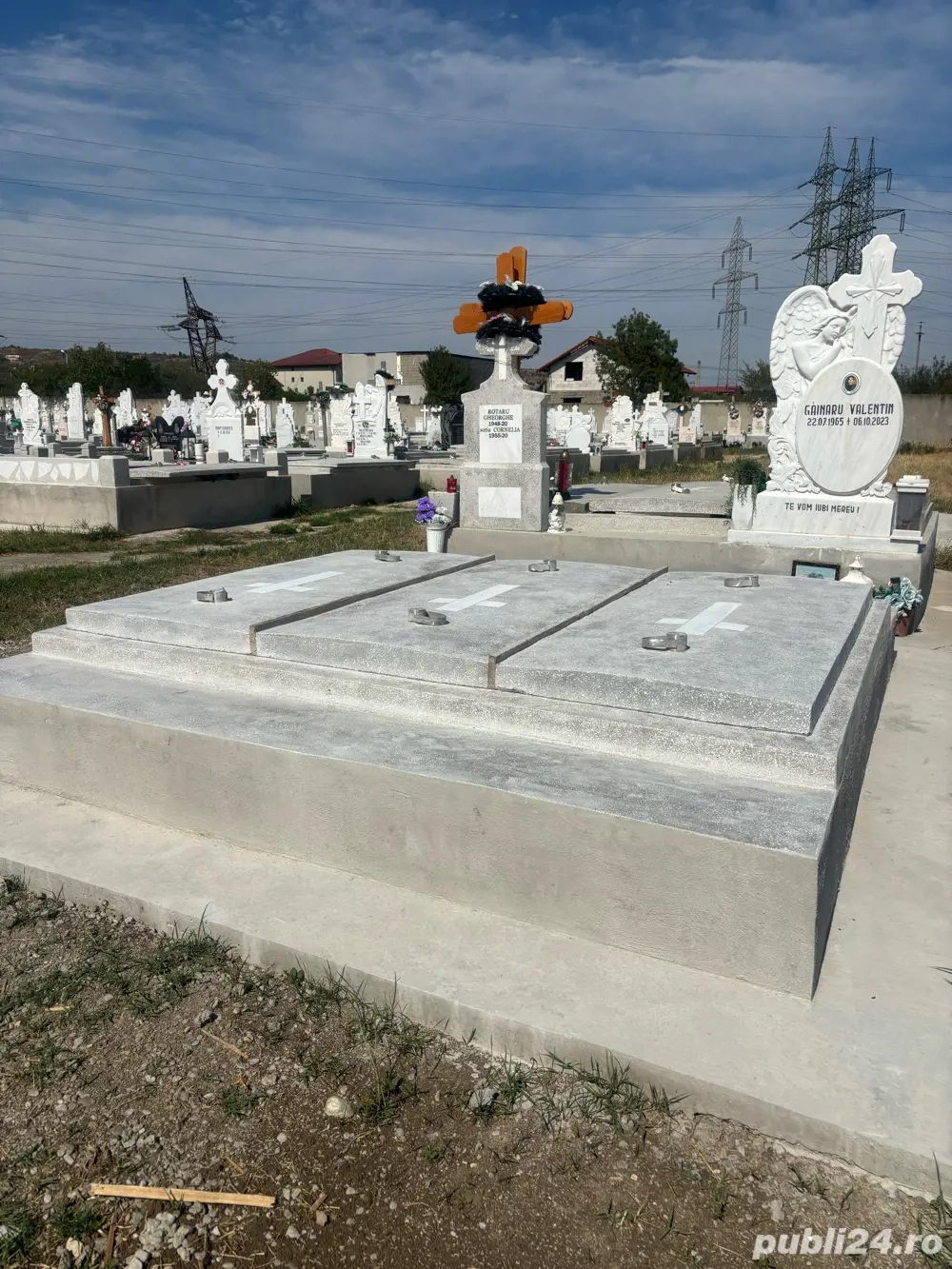 De vanzare cavou cimitir Sf Stefan  padure.