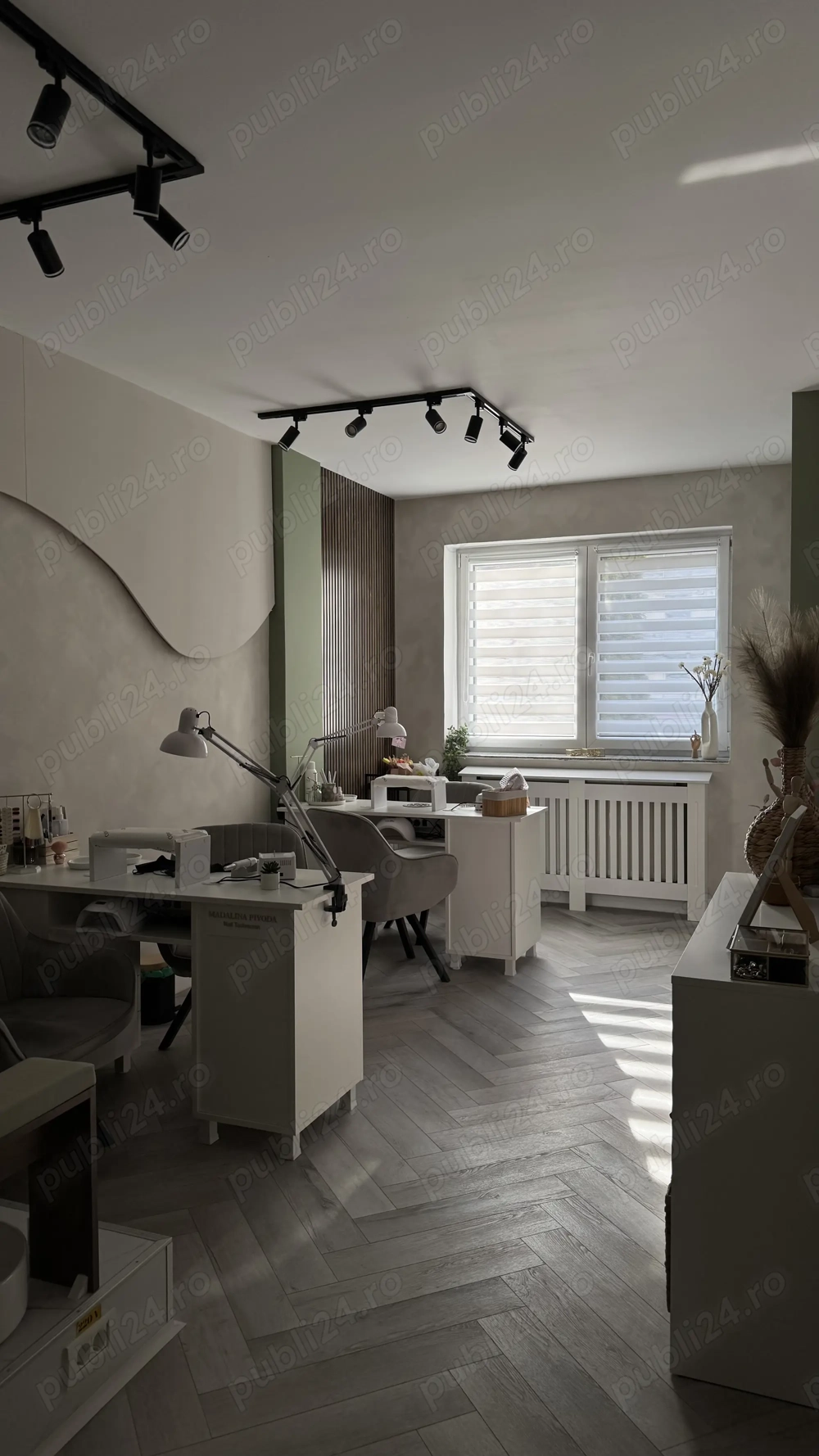  Închiriem post manichiură pedichiura