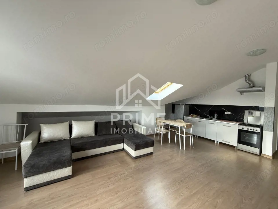 Apartament de vanzare cu 3 camere in Cetate, bucatarie si living open-space.