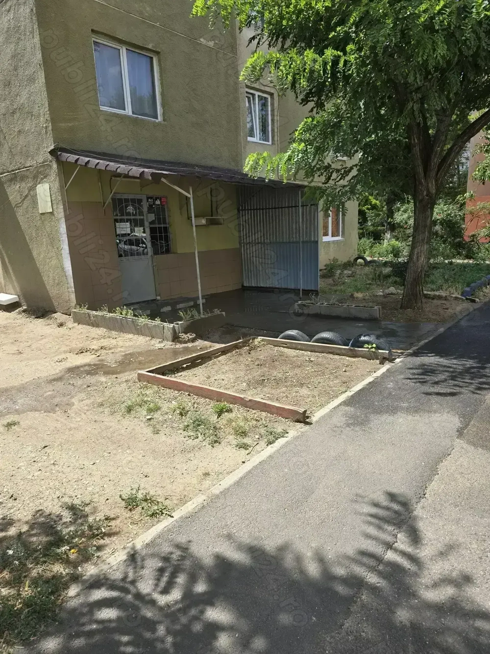 De vanzare spatiu comercial De vanzare spatiu comercial