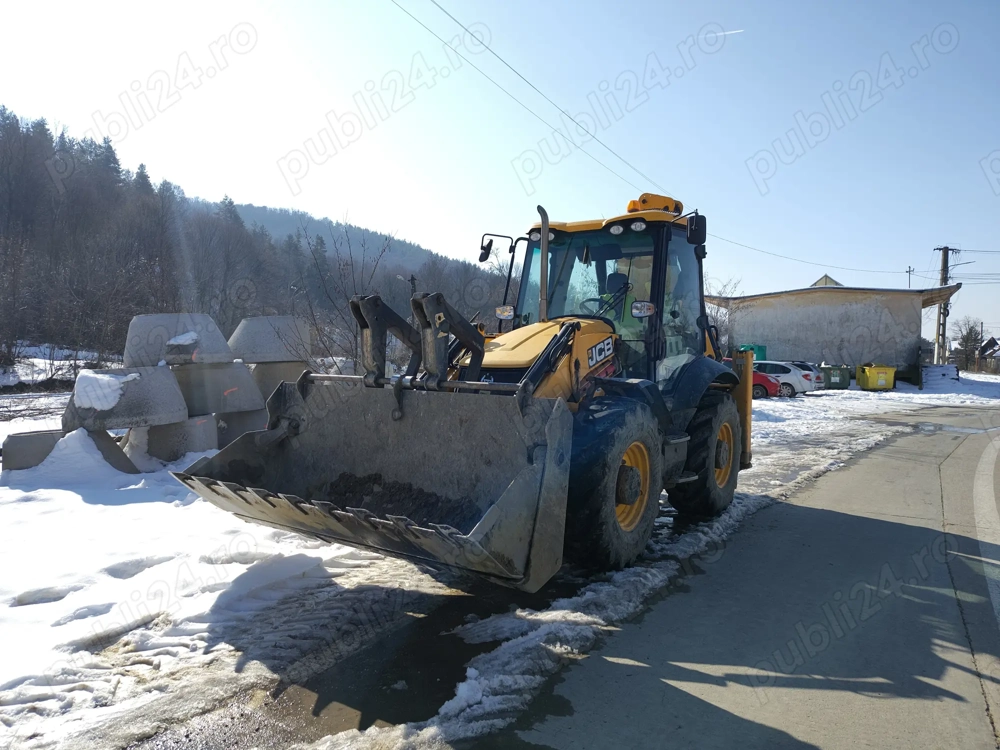 De închiriat utilaj buldoexcavator 