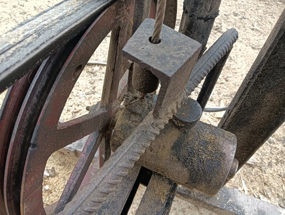 Vind volante fontă diametru 40 cm și 2 volante fontă rezervă.