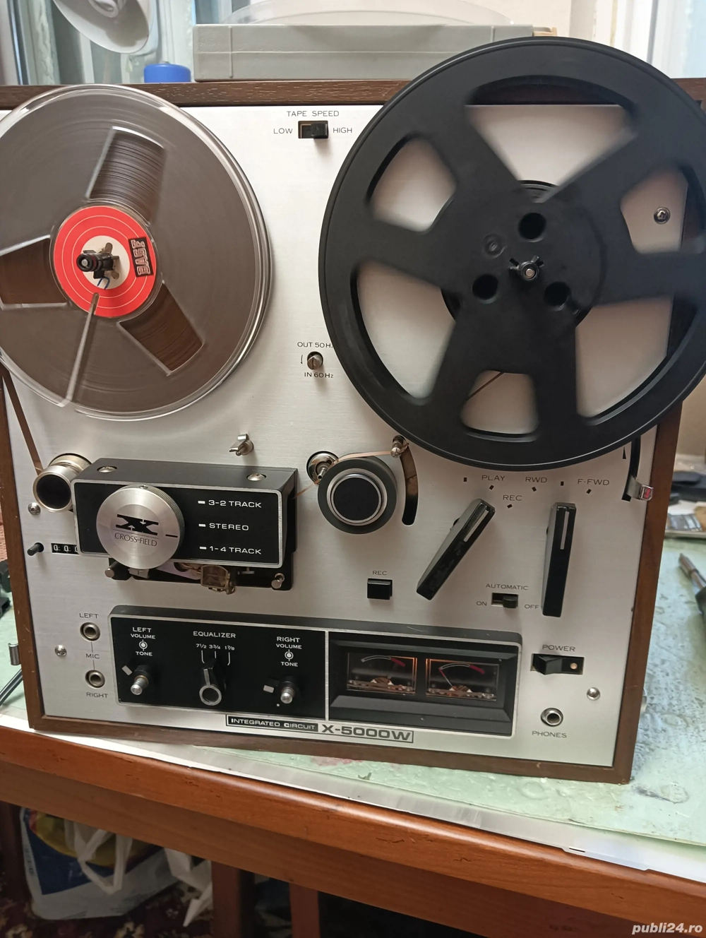 magnetofon Akai X5000w cu patru piste si amplificare ,difuzoare incorporate