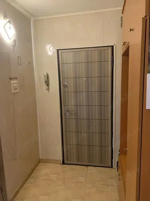 De vanzare apartament cu 3 camere in zona Soarelui decomandat etaj 3 amenajat