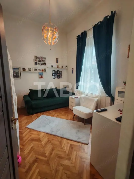Apartament de vanzare cu 3 camere 2 bai la vila zona Horea 