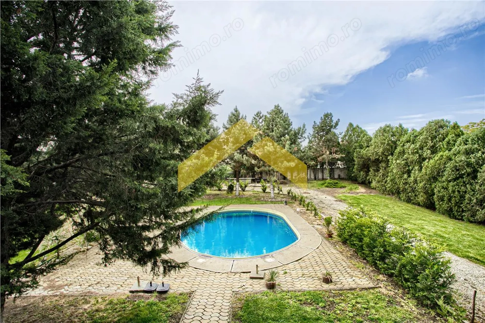 Casa pe colt cu teren de 2464 mp in ZONA MICALACA