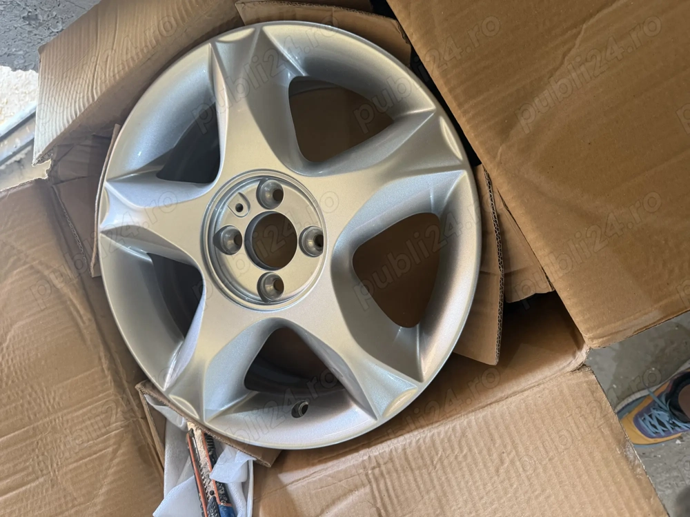 Vând set jante noi Renault de 6x 16 , 