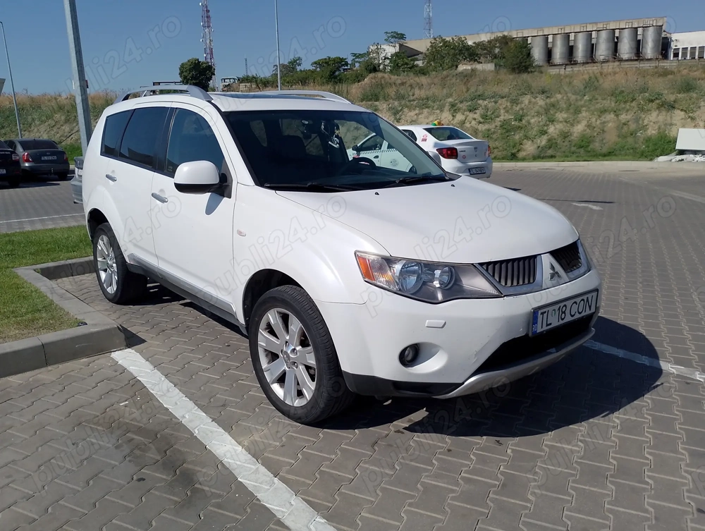 Mitsubishi Outlander 2.0DiD, 2007, 7 locuri, trapă, plus set roți de iarnă.