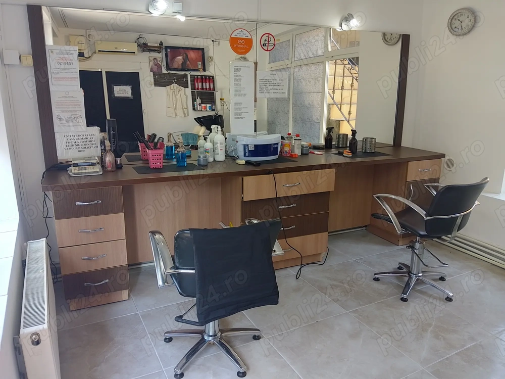 Ofer spre închiriere scaun de coafura frizerie la salon 